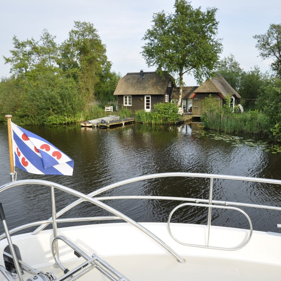 Luxuriöse Schlafkabine einer Motoryacht